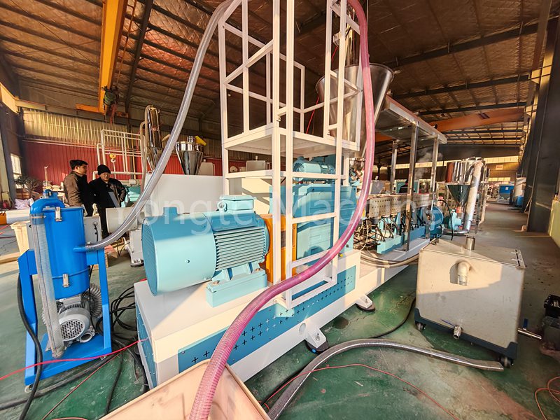 Машына Granulator Machinator WPC паспяхова правяраецца з высокай магутнасцю і нізкім спажываннем электраэнергіі