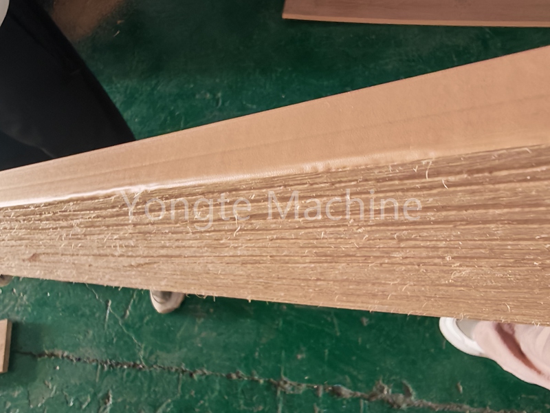 Як зрабіць драўняную шурпатую тэкстуру на паверхні вырабаў з ДПК?