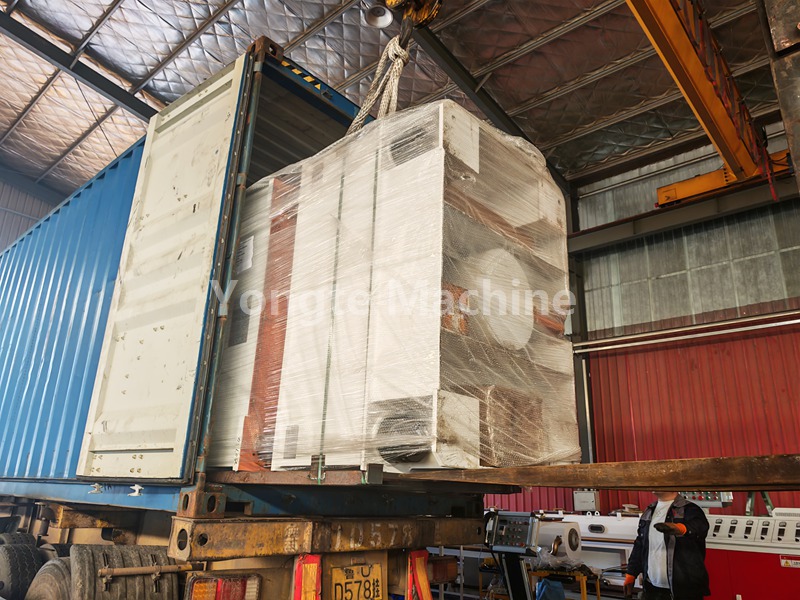 Кампанія Yongte Plastic Recycling Equipment адпраўляе заказчыку ў Афрыку