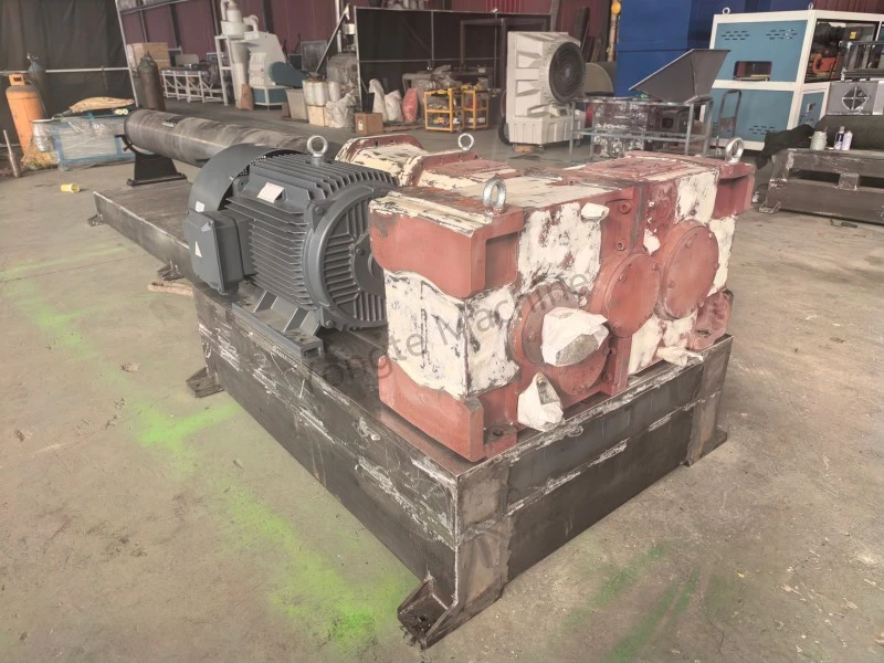 Зборка высокаэфектыўных паралельных двухшнековых экструдараў для перапрацоўкі адходаў пластыкавай плёнкі