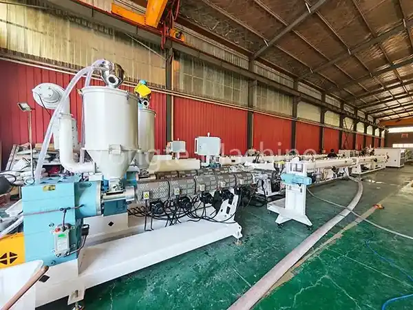 Шматслаёвая машына з пластыкавай трубай HDPE PPR
