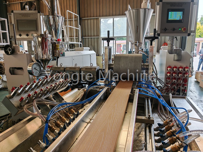 WPE драўляная пластыкавая кампазіцыя WPC Extrusion Machine
