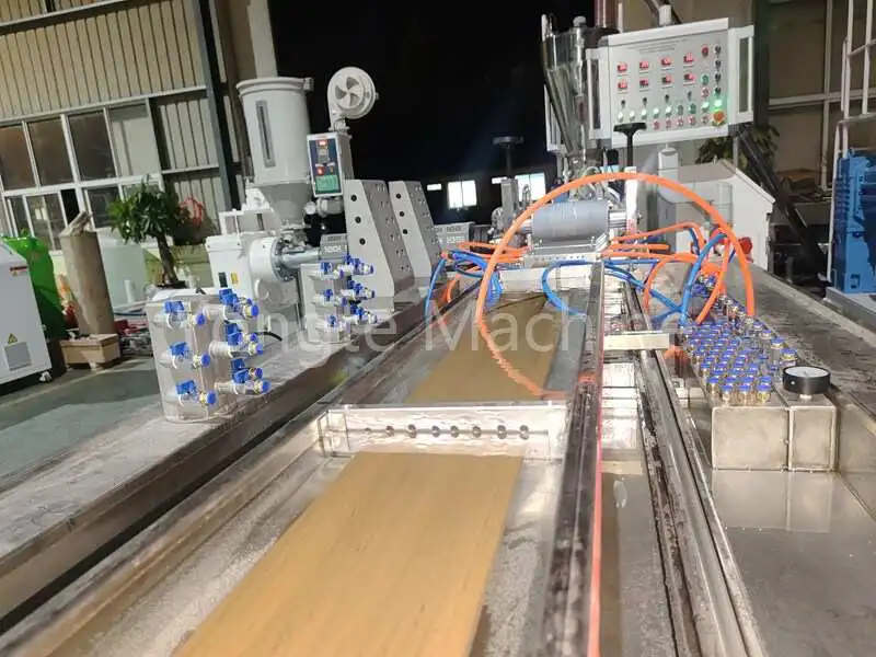 Пластыкавая машына Yongte Wood для ператварэння страты фільма ў зялёныя будаўнічыя матэрыялы